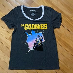 Juniors Goonies tee. Dark Heather Gray. Size Medium